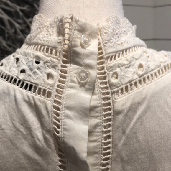 Eyelet top with button down back - Picture 4 of 4
